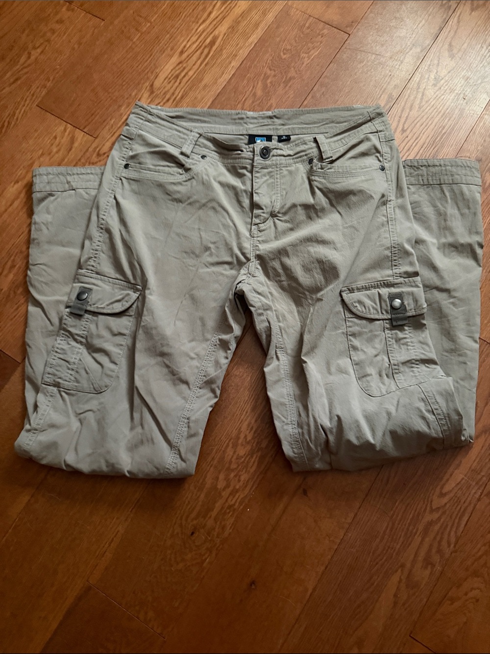 Kuhl women’s cargo Pants in  Khaki